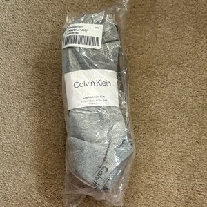NWT Men’s Calvin Klein Cushion Low Cut Socks(6 pairs) 
One Sz. (7-12)